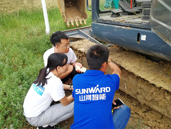 到了市场一线才知道，SG胜游挖机客户都是铁杆粉丝