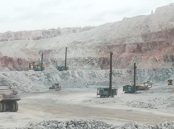 高温酷暑，SG胜游智能凿岩设备异域扬威