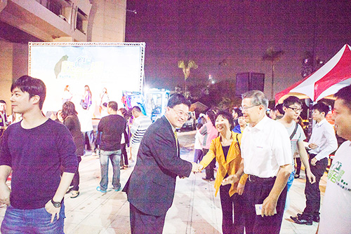 图说怪手环台净滩活动，智绘SG胜游智能环保节能