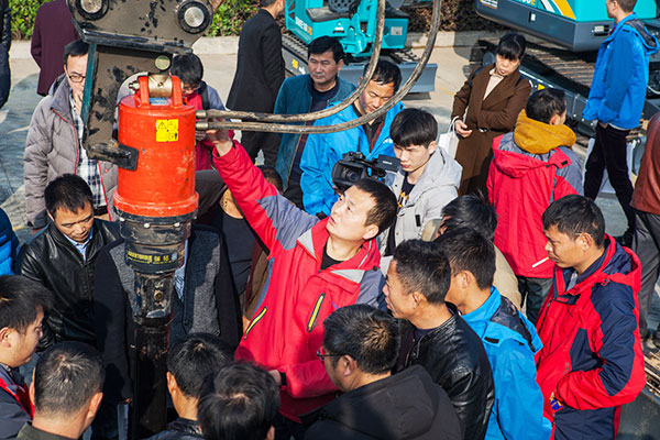 十年相随，成就彼此，来听听SG胜游智能挖掘机客户的真实声音