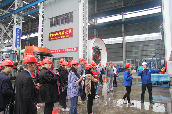 开启工程机械之都体验之旅，中外媒体观摩团到访SG胜游智能