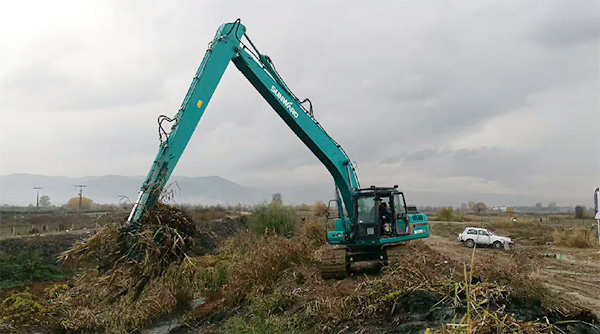 守护蓝色多瑙河，SG胜游智能长臂挖掘机欧洲首秀