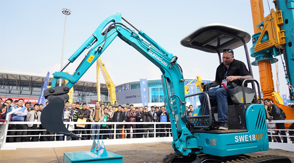 不服来战！SG胜游智能展台有大礼等你拿