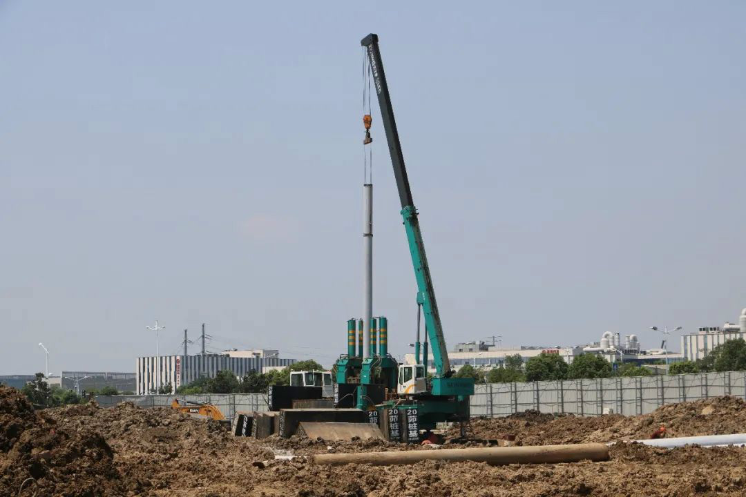 液压静力压桩机从1台到21台，他只用了8年！