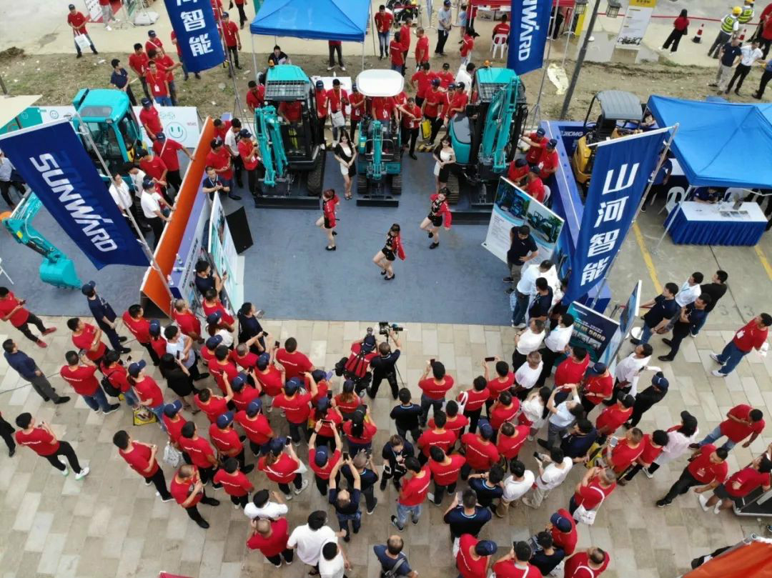 2020全球微挖大会 SG胜游智能精品微挖赢得满堂彩