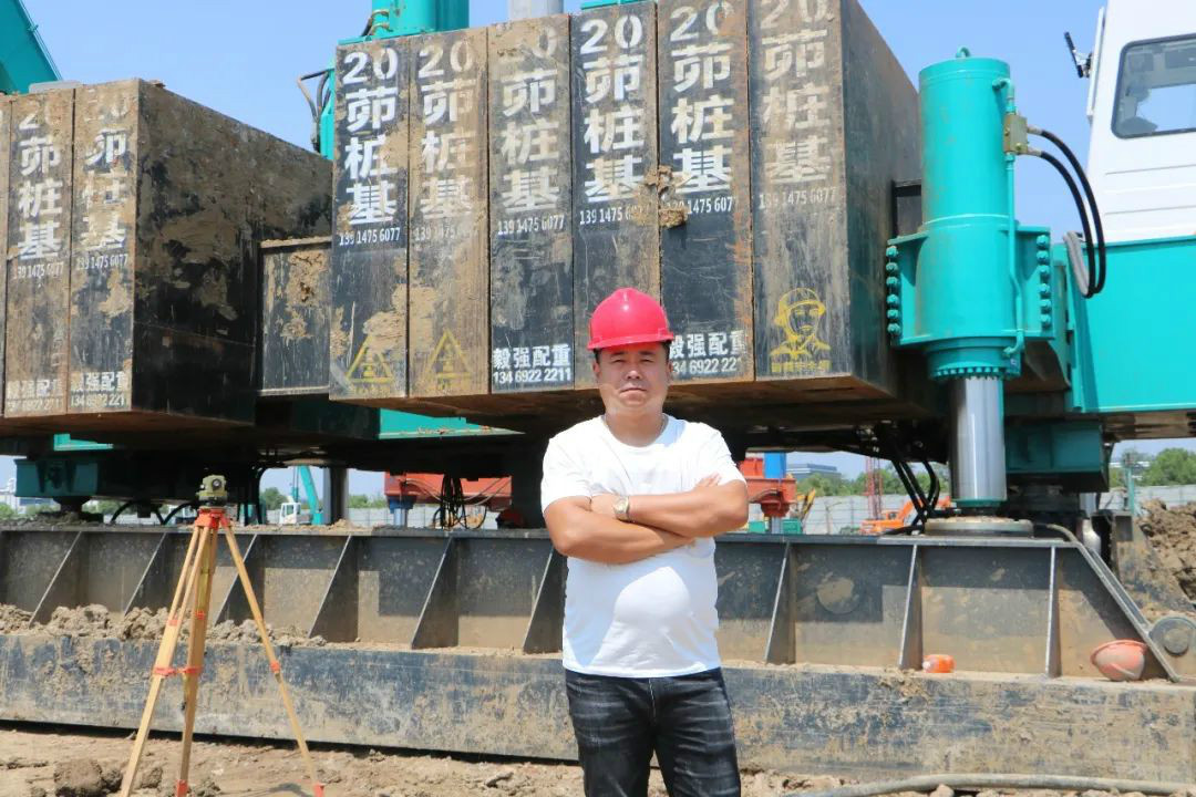 液压静力压桩机从1台到21台，他只用了8年！