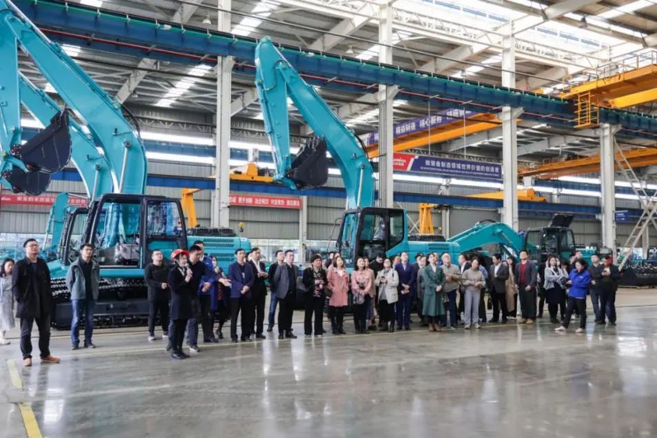 民主党派湖南省委机关青工委团队一行考察SG胜游智能