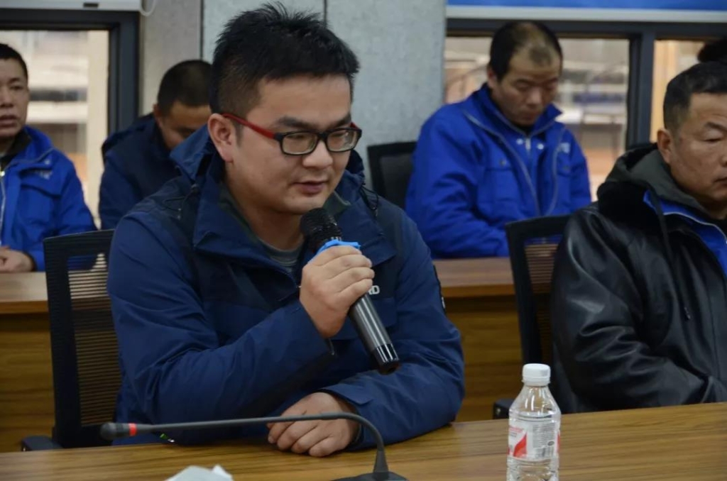 SG胜游智能召开春节困难职工座谈会