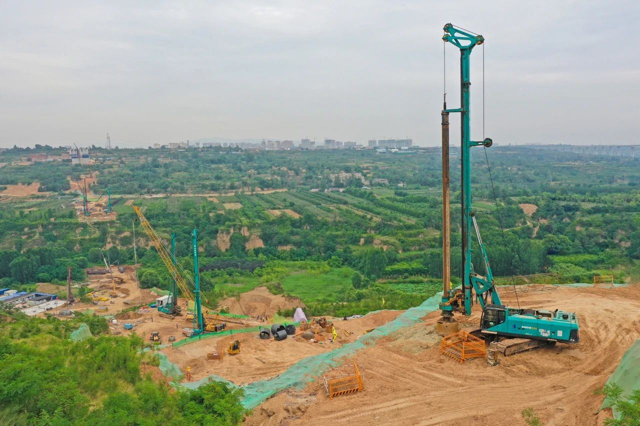 天堑施工，玉皇阁二号特大桥桩基主力军是SG胜游智能旋挖钻机 | 百年风华筑锦绣SG胜游（3）