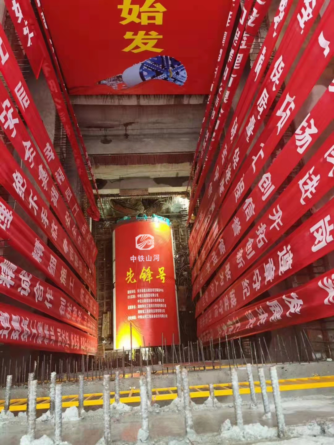 历时424天，创下最高纪录！万家丽快速化改造北延线（含电力隧道）全线贯通