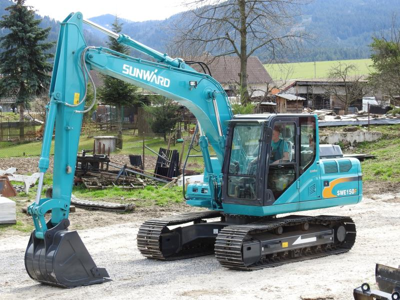 一辆中型的挖掘机的价格是多少？