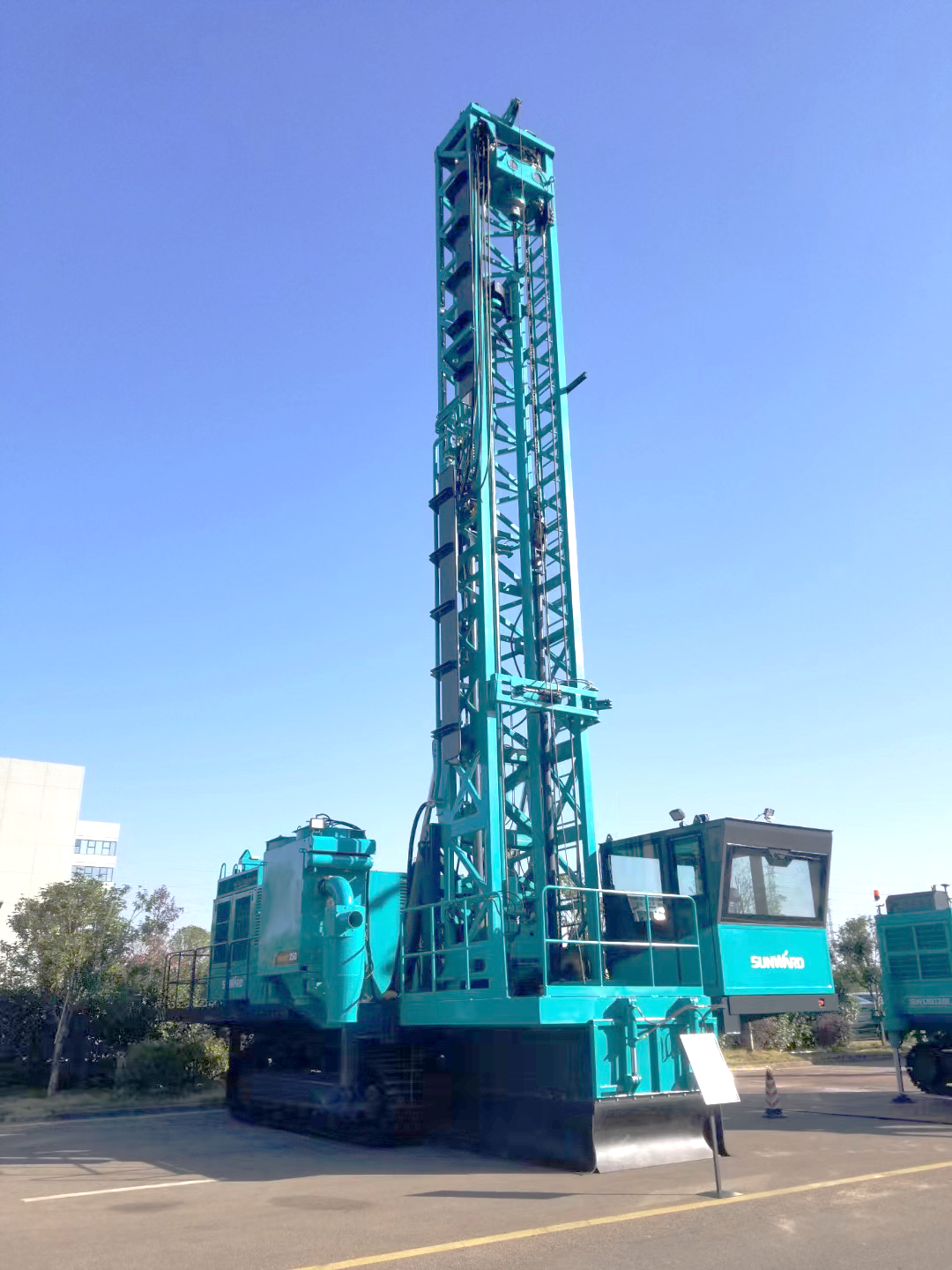 两种钻进模式+更大扭矩！SG胜游智能自主研制的全液压牙轮钻机下线