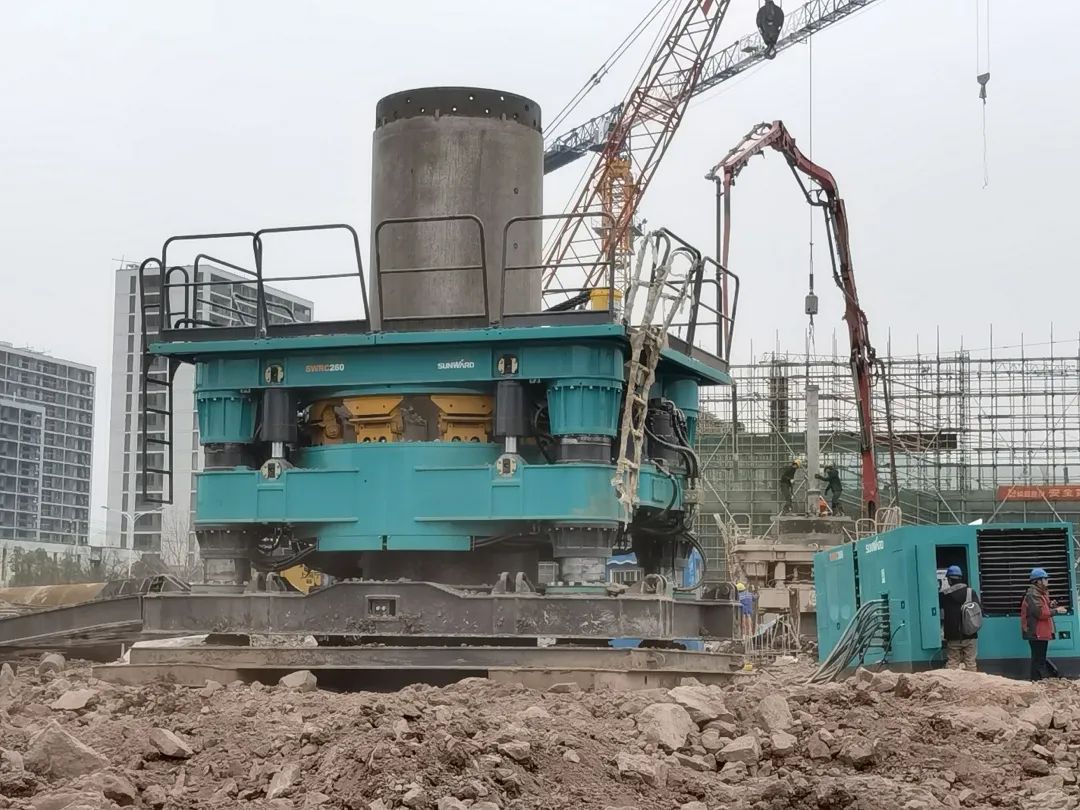 利器出击！SG胜游智能SWRC260全回转全套管钻机成功完成首钻