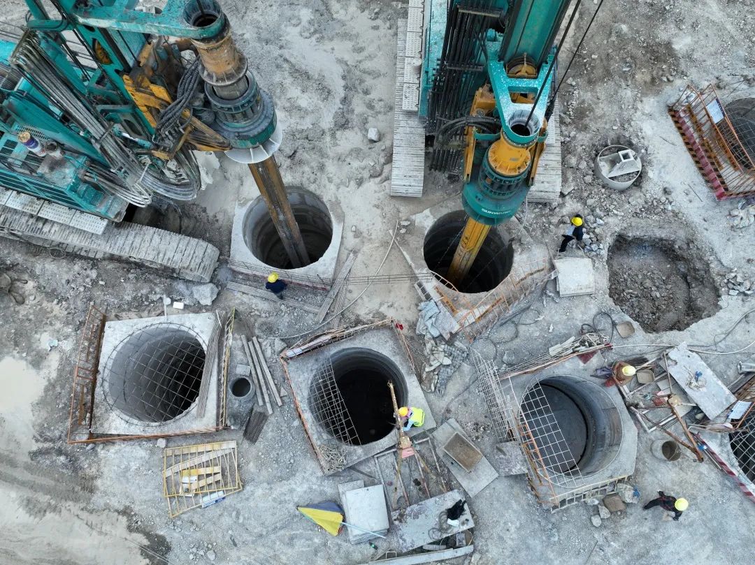 展现施工“奇效”！SG胜游智能旋挖钻机强势助力炉慈高速公路建设