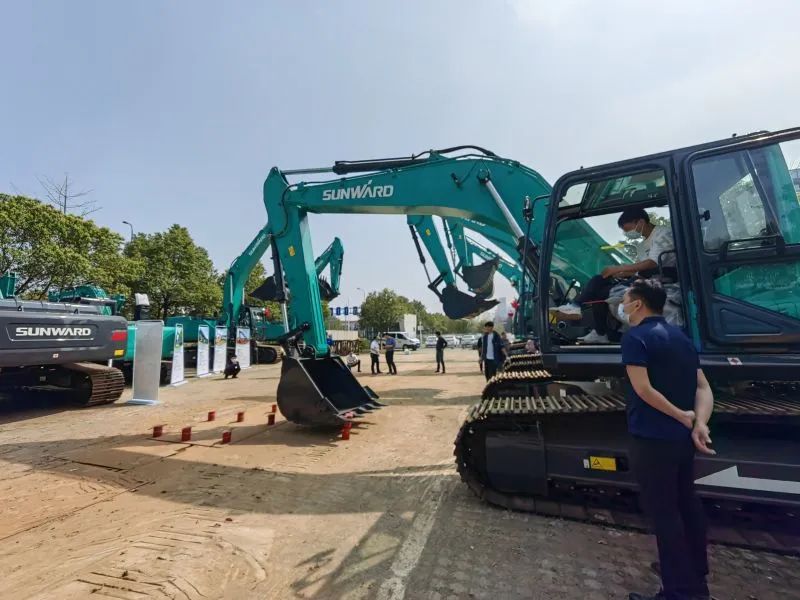 再现交机热潮！SG胜游智能中大挖持续向市场进军