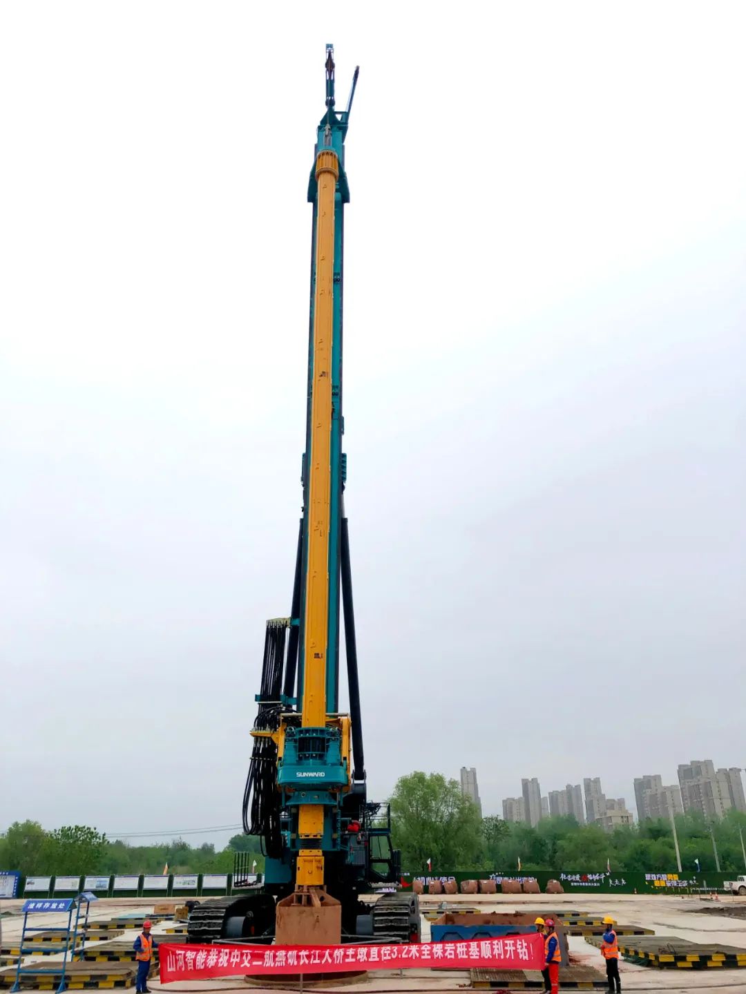 再啃“硬骨头”！SG胜游智能“超级桩备”助建燕矶长江大桥