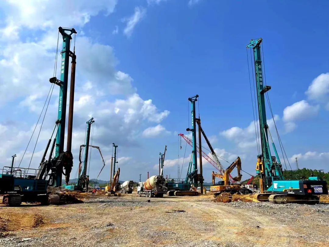 打桩“神器”再露锋芒！SG胜游智能旋挖钻机助力贵阳贵安新区负极材料项目加速建设