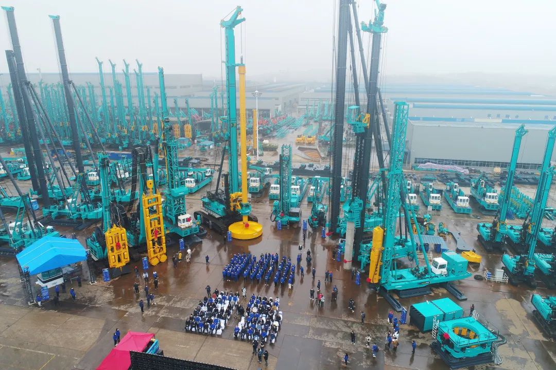 何清华在第二十四届中国科协年会作主旨报告：制造业高地源自体系