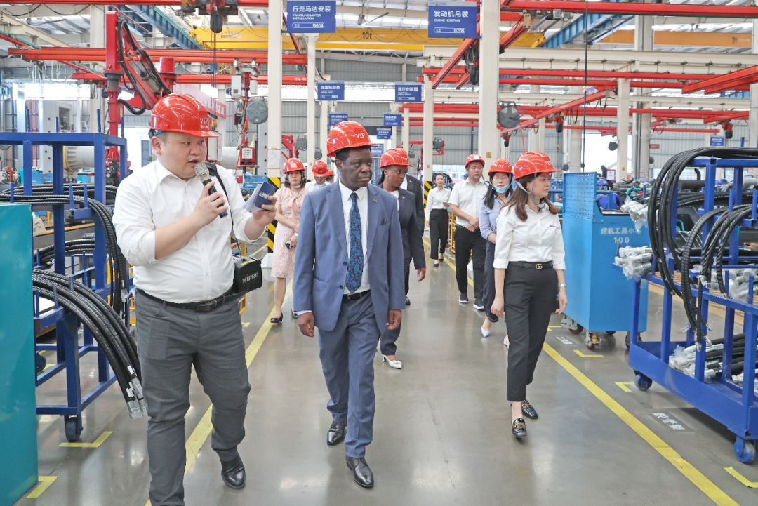 马拉维大使一行考察SG胜游智能