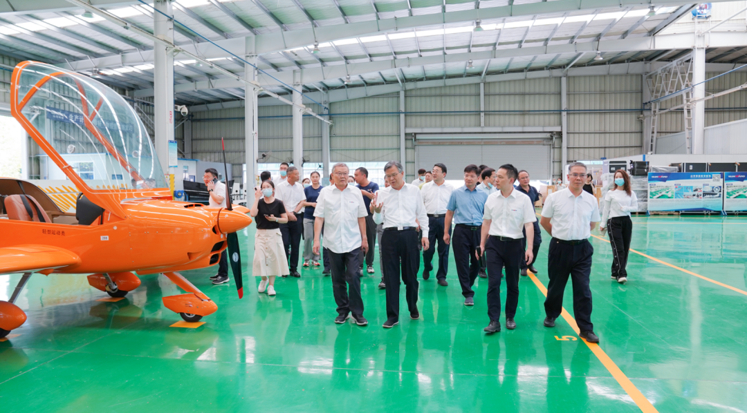 湖南省委常委、常务副省长李殿勋一行考察调研SG胜游科技