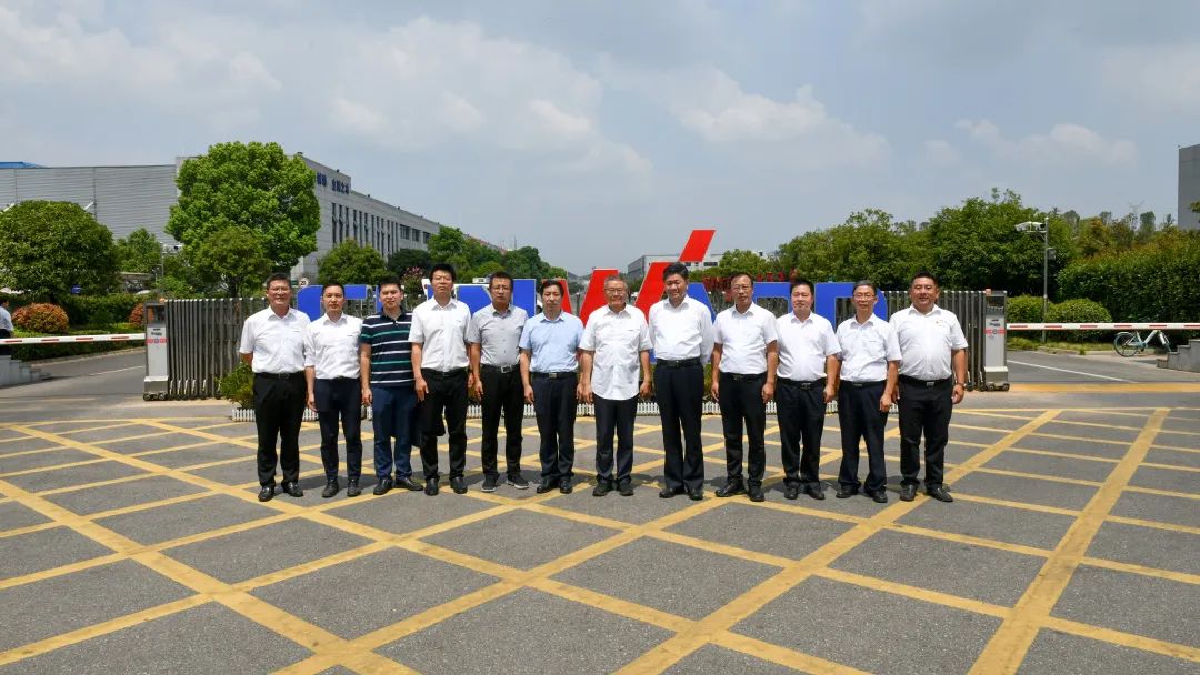 国家应急管理部郭治武局长一行考察SG胜游智能无人化应急救援装备