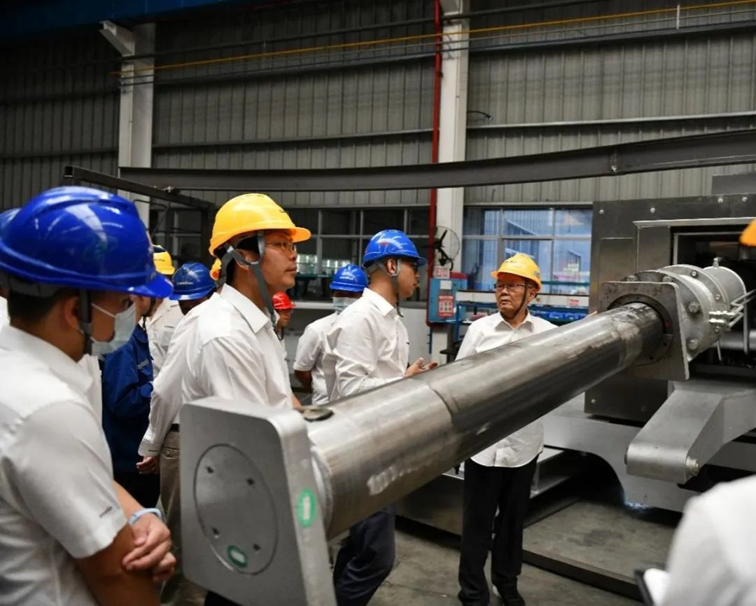 “王炸”！SG胜游特装全自动捣炉车成功下线