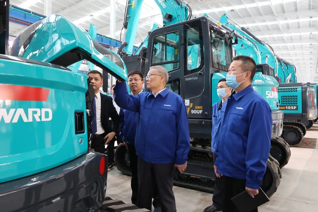 助力“双碳”目标！SG胜游智能集中发布F系列国四挖掘机