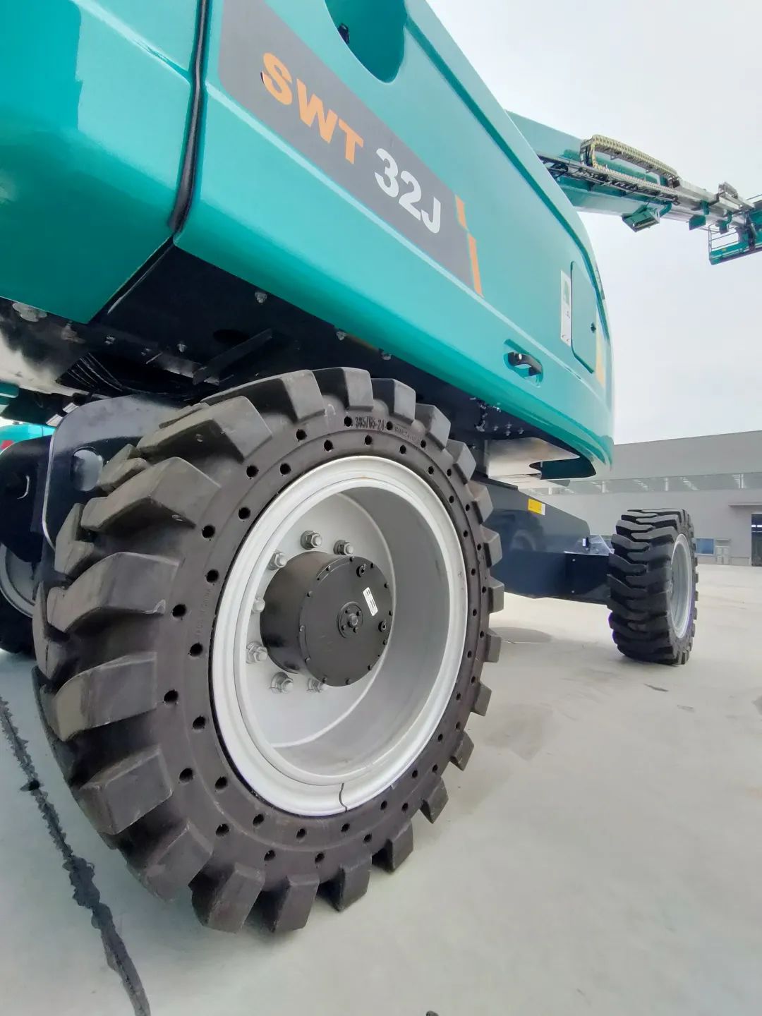 无需扩桥！SG胜游智能国四款32米直臂式高空作业平台成功下线