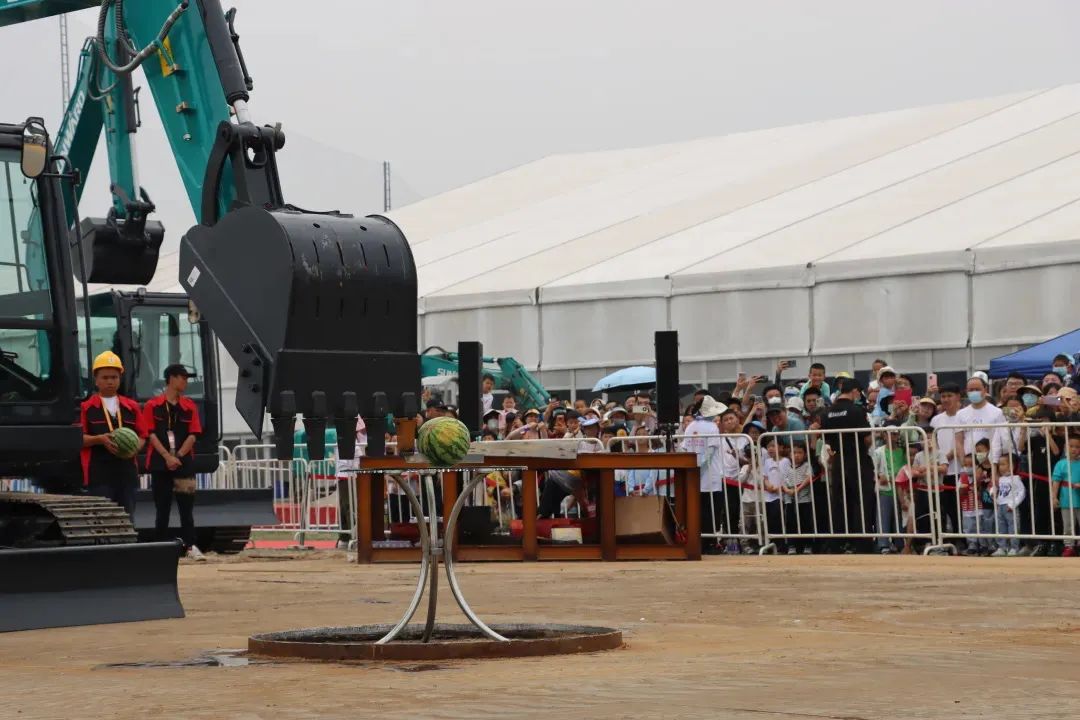 精品出击、互动不断！SG胜游智能F系列挖掘机闪耀长沙展