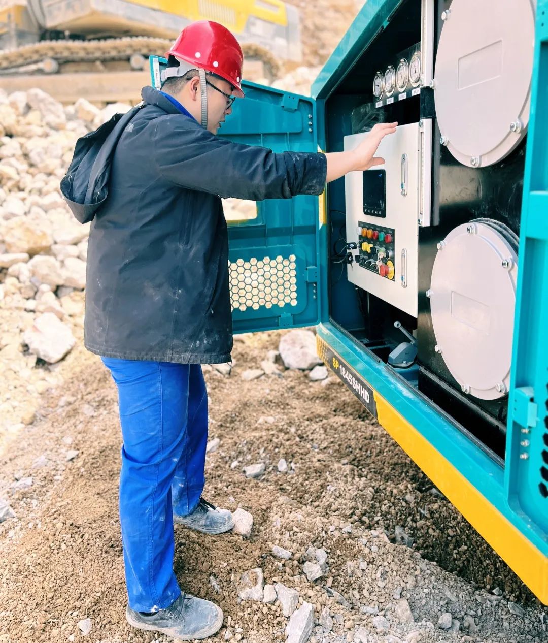 劳动光荣，创造伟大！记录那些平凡且伟大的劳动瞬间