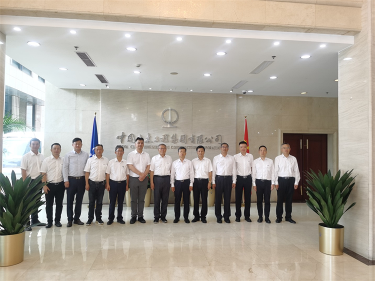 深化合作、共创辉煌！何清华带队拜访中土集团
