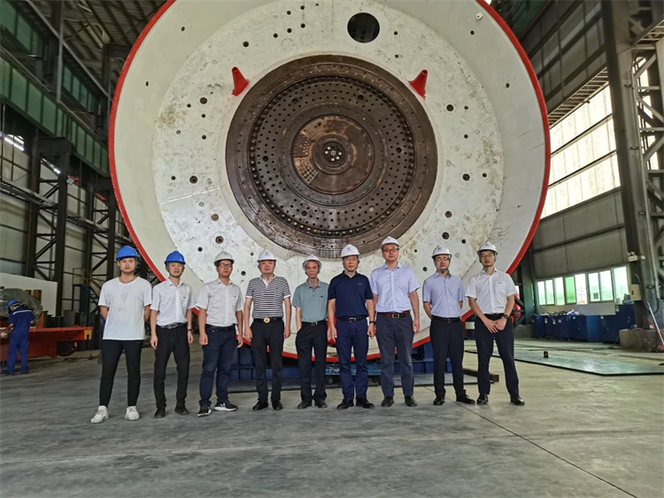 首战华东市。≈刑鶶G胜游杭德市域铁路工程地莫区间左线盾构机顺利始发