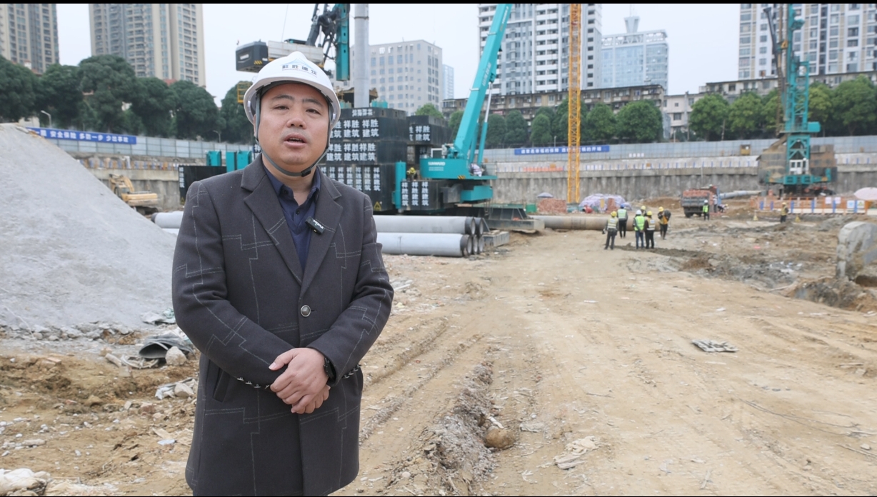 “绿巨人”显神威！SG胜游智能引孔式静力压桩机助建“绿城”南宁民生项目
