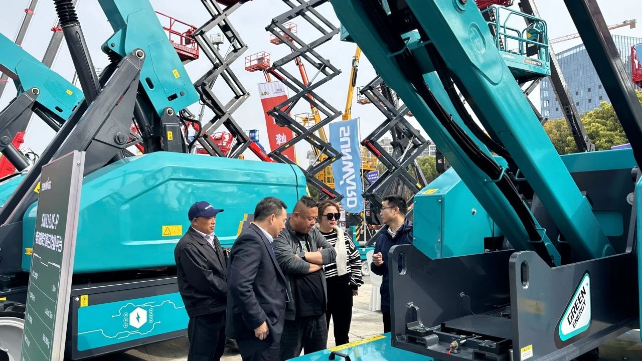 “爆品”来袭，签单不断！ SG胜游智能盛装亮相第八届全国高空作业平台租赁大会