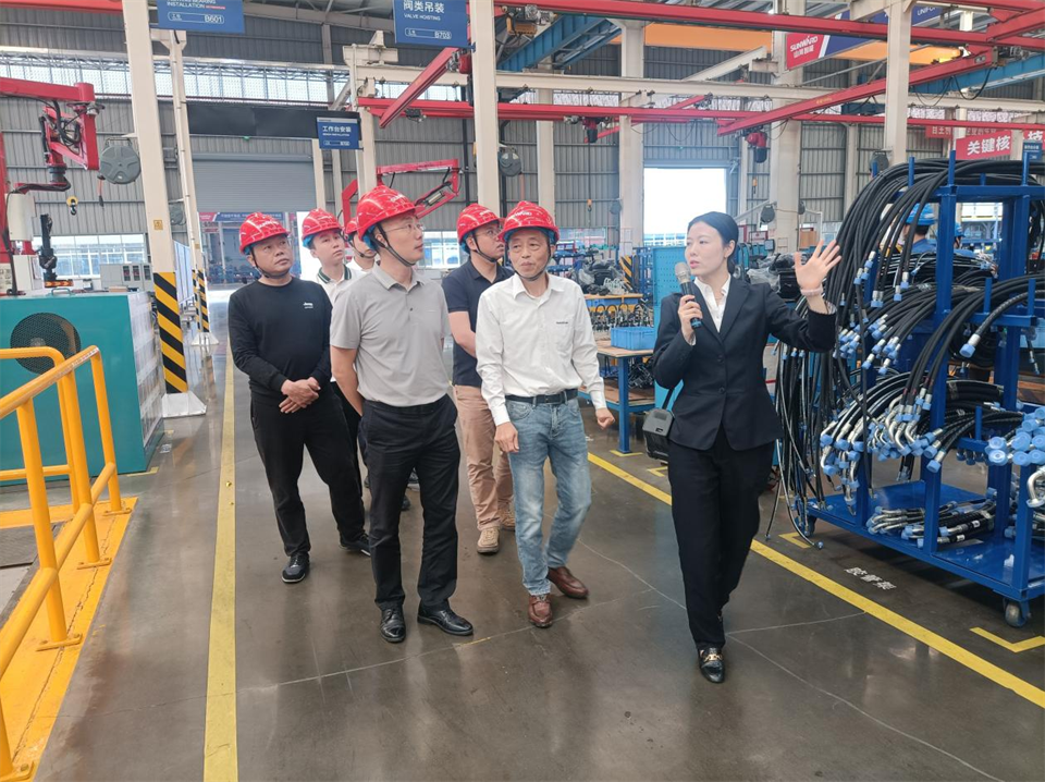 国家油气田井控应急救援川庆队庞平一行调研SG胜游智能