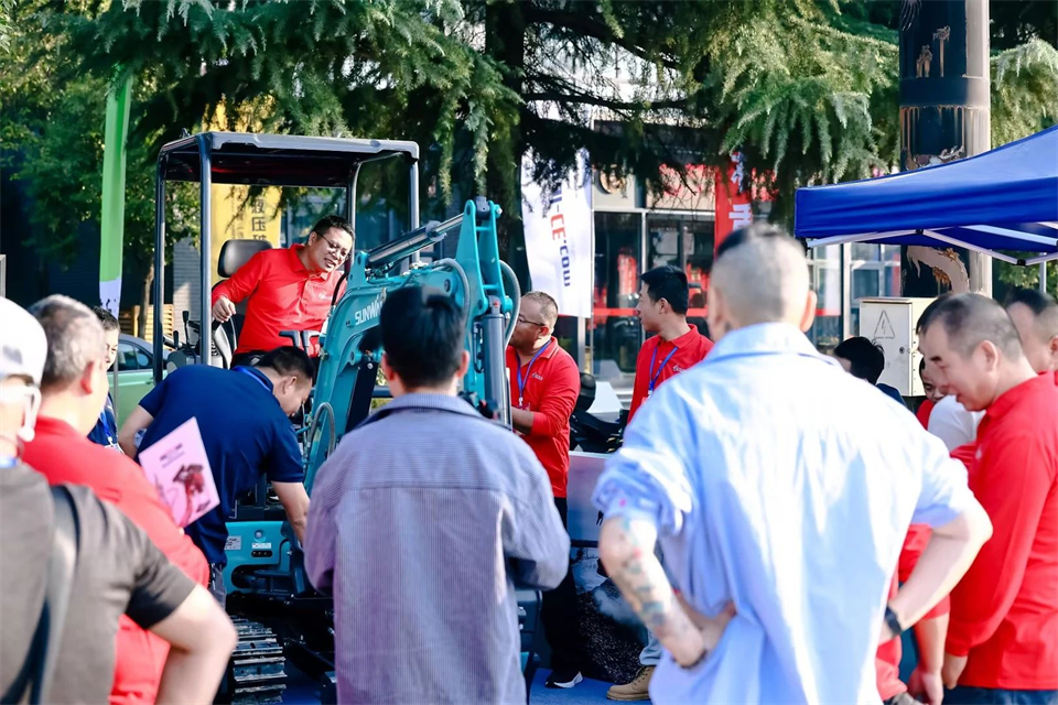 展现“掘”对实力！SG胜游智能亮相2024微挖大会暨小型设备大会