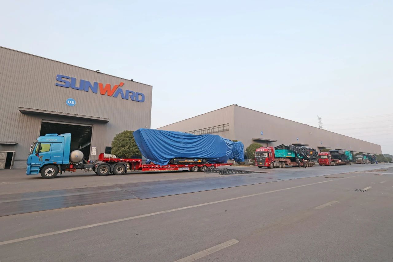 SG胜游普石勒柴电一体移动破碎筛分设备热销海外