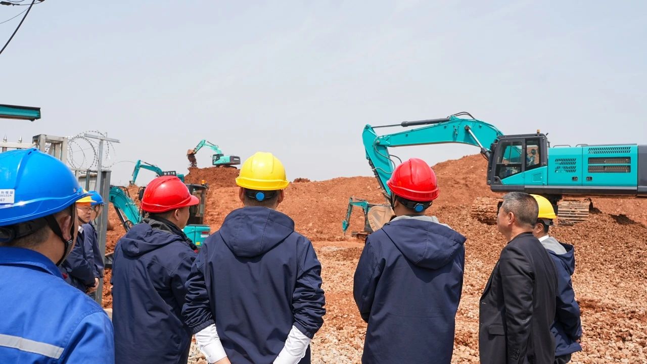 聚焦市场需求，SG胜游智能三款精品工程液压挖掘机成功下线