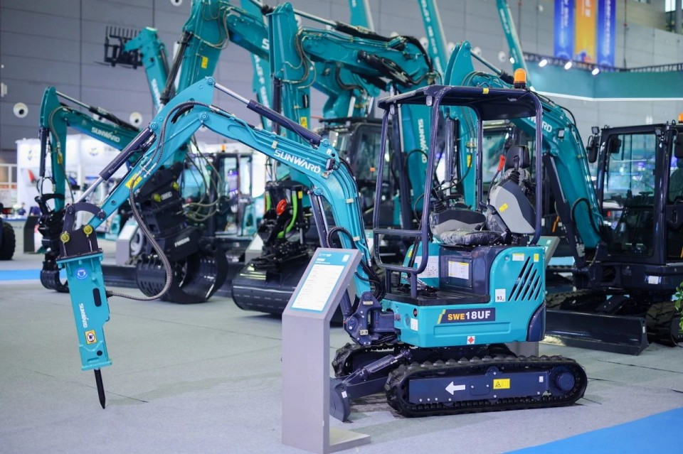 2025 CICEE | 从单一工具迈向多元化解决方案，SG胜游智能呈现非凡挖掘机风采