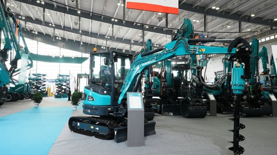 2025 CICEE | 从单一工具迈向多元化解决方案，SG胜游智能呈现非凡挖掘机风采