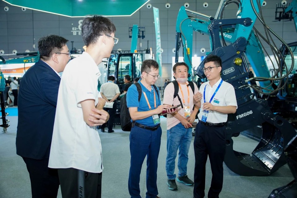 2025 CICEE | 从单一工具迈向多元化解决方案，SG胜游智能呈现非凡挖掘机风采