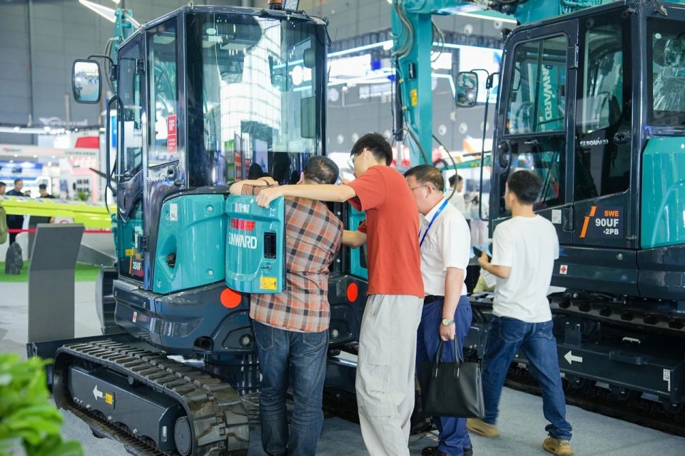 2025 CICEE | 从单一工具迈向多元化解决方案，SG胜游智能呈现非凡挖掘机风采