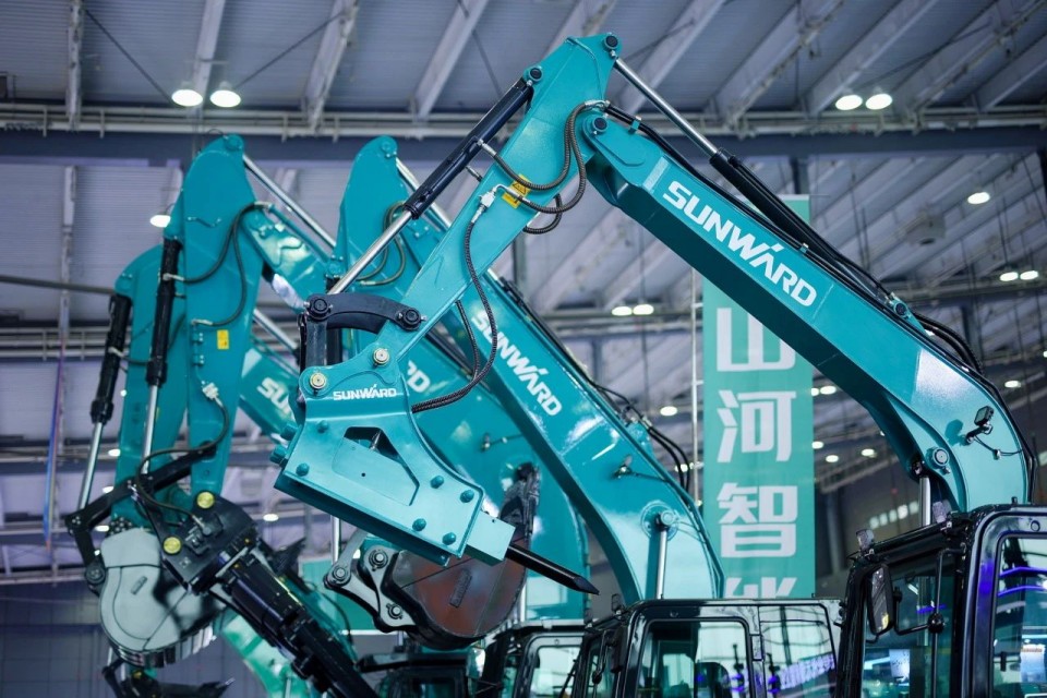 2025 CICEE | 从单一工具迈向多元化解决方案，SG胜游智能呈现非凡挖掘机风采
