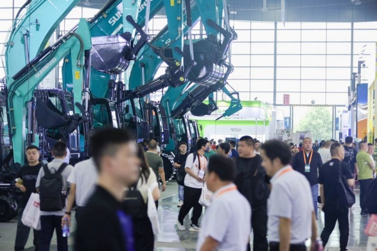 2025 CICEE | 打造极致精品化，SG胜游智能挖掘机“圈粉”长沙展