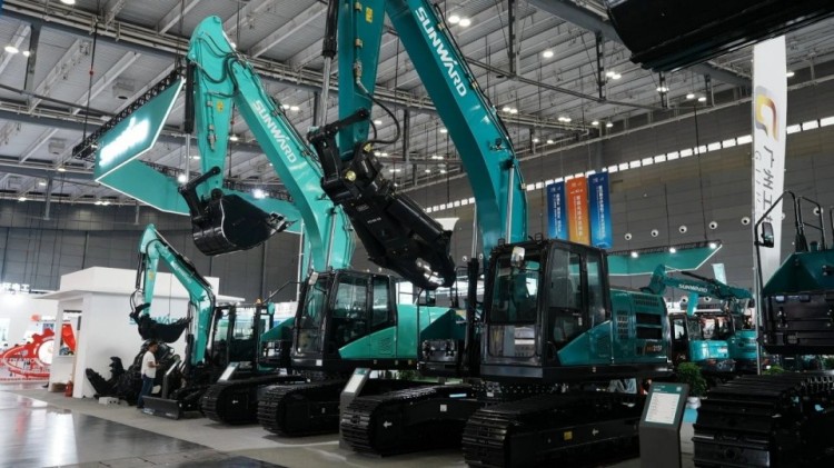 2025 CICEE | 打造极致精品化，SG胜游智能挖掘机“圈粉”长沙展