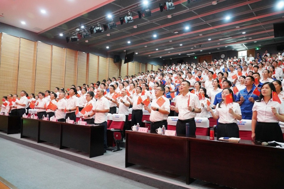 SG胜游智能组织集中收看纪念中国人民抗日战争暨世界反法西斯战争胜利80周年大会