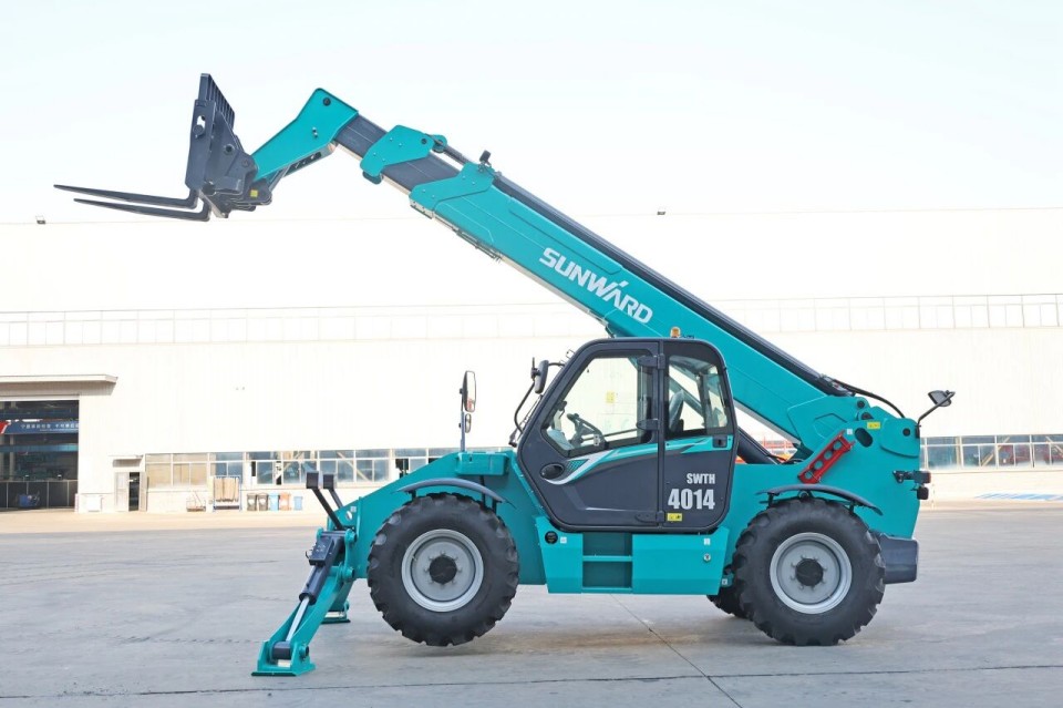 高端机型“双箭齐发”！SG胜游智能两款伸缩臂叉装车成功下线