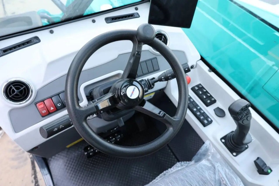 高端机型“双箭齐发”！SG胜游智能两款伸缩臂叉装车成功下线