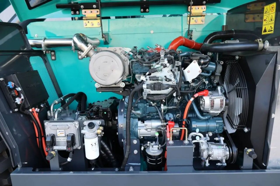 高端机型“双箭齐发”！SG胜游智能两款伸缩臂叉装车成功下线