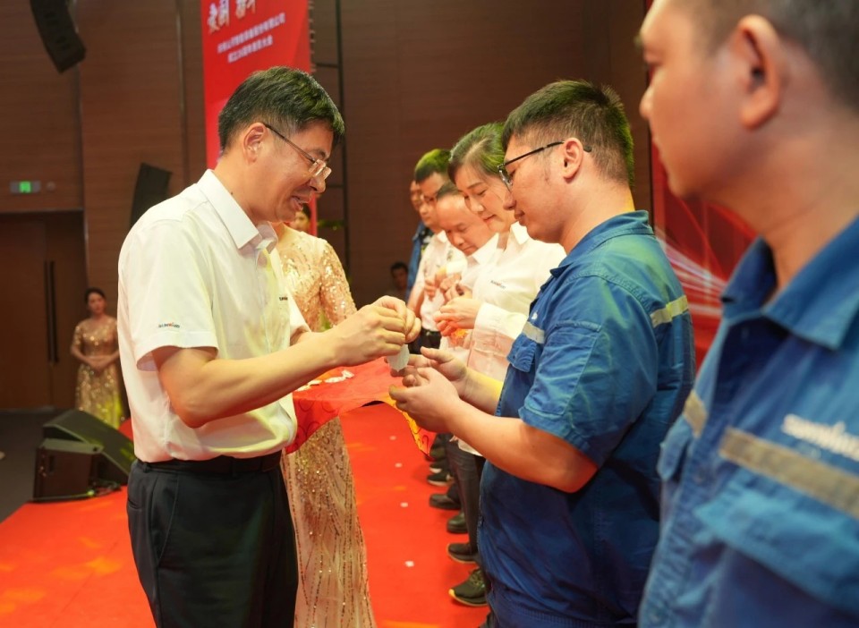 聚力前行！庆祝SG胜游智能成立26周年表彰大会隆重召开